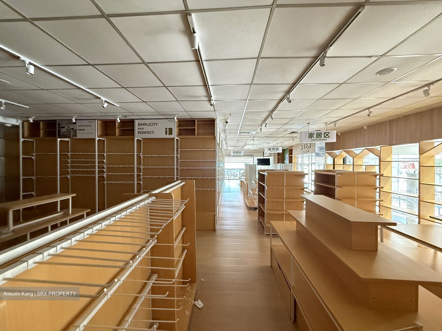 Lucky Plaza (D9), Retail #576194111